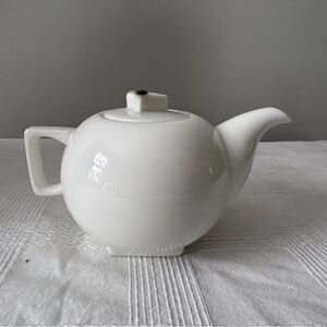 Tea Forté Elegant White Teapot